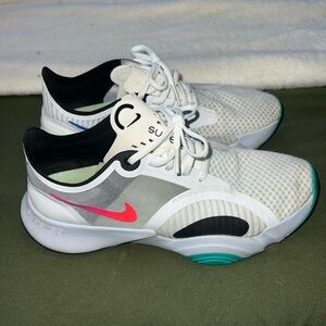 Women’s Nike 8.5 sneakers